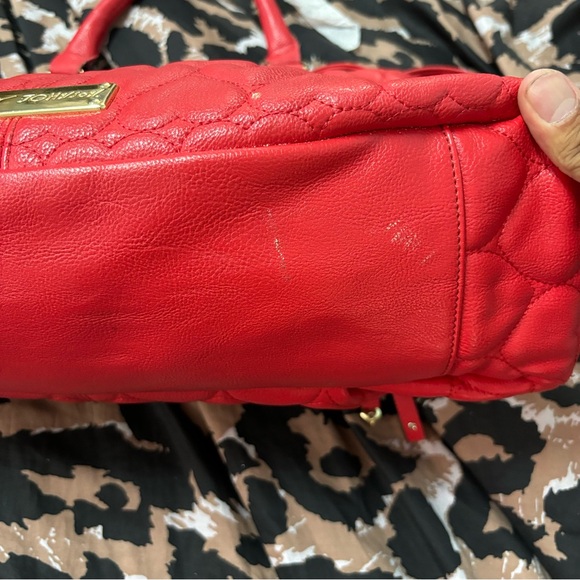 Betsey Johnson Red Heart Shape Quilted Bag with Gold hardware - Picture 6 of 12